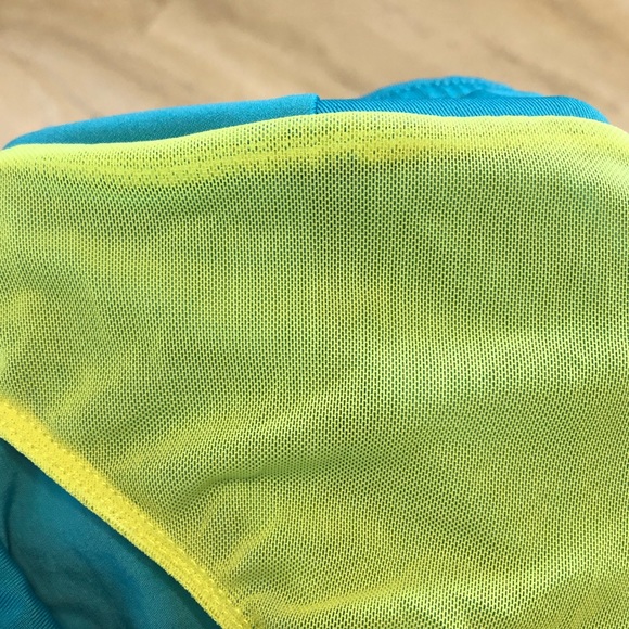 ❗️free w $ of UA Tee UA ❗️semi-fit HeatGear shorts - Picture 4 of 4